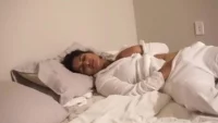 Desi Bhabi fucks herself in bed www.xxxxx video